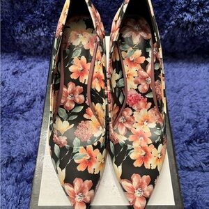 Nine West Flax Floral Pointed Toe Pumps 6.5M Black Multi Heels